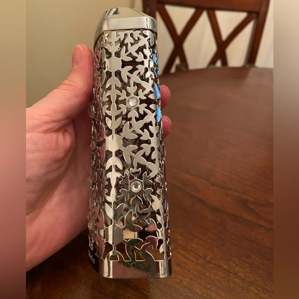 Bath & Body Works ❄️ Snowflake & Crystals Metal Hand Soap 8 oz Dispenser Cover